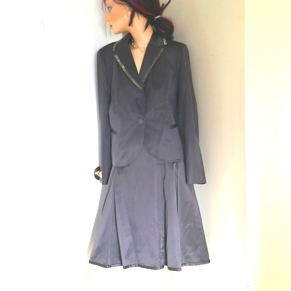 Olsen 2pc silk suit - Picture 3 of 17